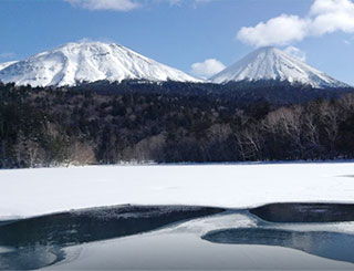 北海道の神秘的な冬景色とウィンターアクティビティを満喫