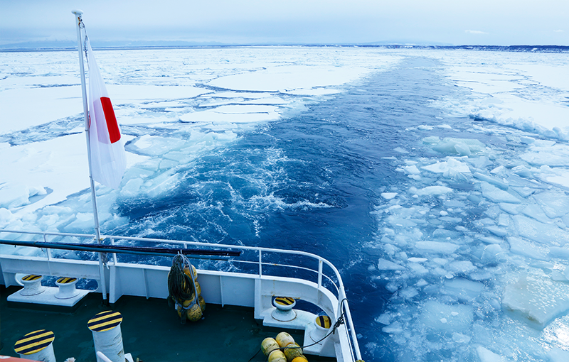 網走流氷観光 砕氷船 おーろらに乗って流氷鑑賞